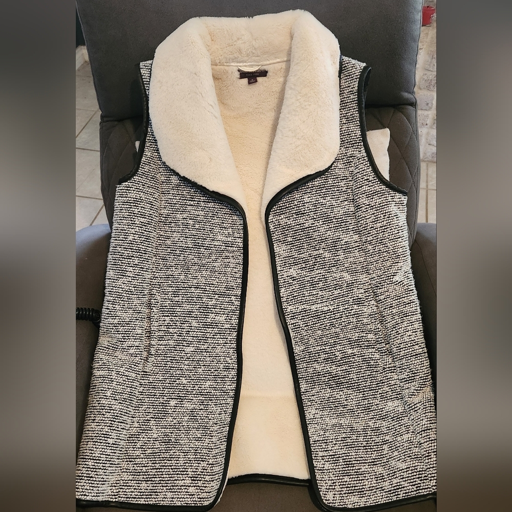 Women's Johnston and Murphy Black and White Tweed Vest with soft Lining